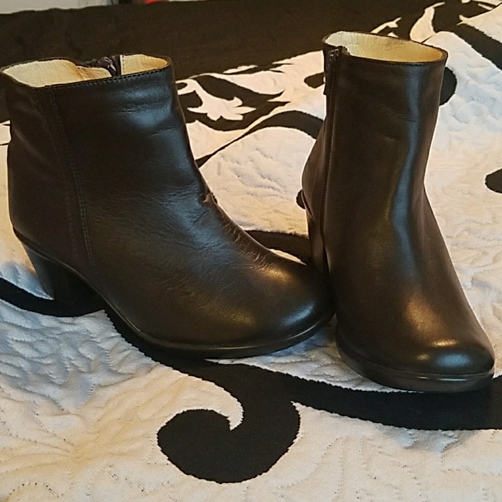 NWOT Booties
